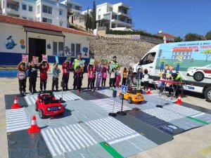 Jandarmadan Miniklere Trafik Eğitimi