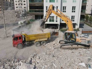 Osmaniye’de Enkaz Kaldırma Çalışmaları Dron İle Görüntülendi