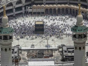 Suudi Arabistan’dan Umre Kısıtlaması
