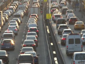 İ̇stanbul’da İftar Öncesi Trafik Yoğunluğu Yüzde 72’ye Çıktı