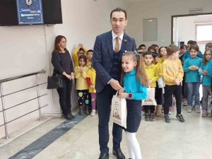 Kütüphaneler Haftasında Çok Metaryal Alan Öğrencilere Ödül Verildi