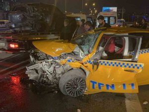 Tem Otoyolu’nda Feci Kaza: 1’i Çocuk 5 Yaralı