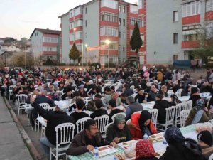 Karabük’te İlk Geleneksel Mahalle İftarı Aydınlıkevler’de Yapıldı