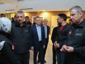 Cumhurbaşkanı Yardımcısı Oktay, Afad Personeliyle İftar Yaptı