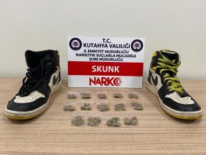 Kütahya’da Ayakkabı Tabanında Uyuşturucuyla Yakalanan Şahıs Tutuklandı