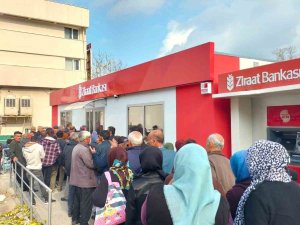 Destek Ödemeleri Banka Önlerinde Uzun Kuyruklar Oluşturdu