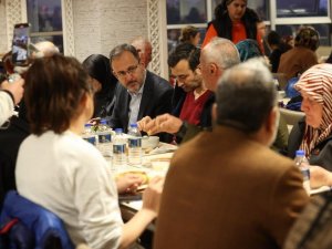 Bakan Kasapoğlu Orucunu Depremzedelerle Açtı