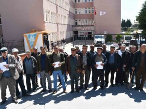 Çavdarlılardan Atalarından Kalan Arazilerine Çıkarılan 2b Kararına İtiraz