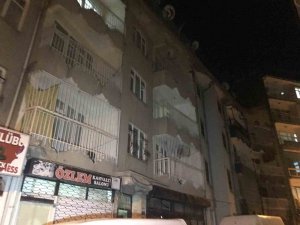 Ağlama Sesi Gelen Çöp Evden 1 Buçuk Yaşındaki Çocuk Çıktı