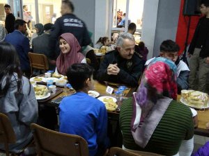 Burdur’da Depremzedeler İftar Yemeğinde Buluştu