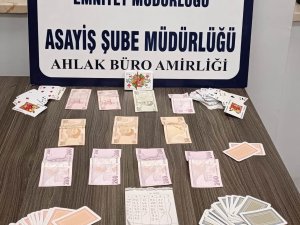 Kütahya’da Kıraathanede Kumar Oynayan 5 Şahsa Para Cezası