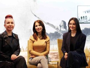 Türk Halk Müziği Sanatçılarından ’Yaşasın Cumhuriyet Sergisi’ne Ziyaret