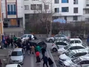Komşuların Bıçaklı Park Yeri Kavgasında 3 Kişi Yaralandı