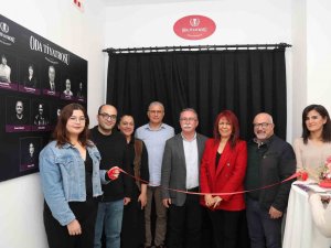 Mezitli Oda Tiyatrosu Perdelerini ’Mesafe’ Oyunuyla Açtı