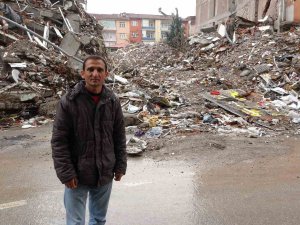 Depremde Kaybettiği Annesinin Israrı Hayatını Kurtardı