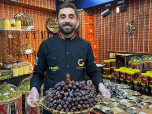 Ramazan’ın Vazgeçilmez Lezzeti Hurma 250 Tl’den Satılıyor