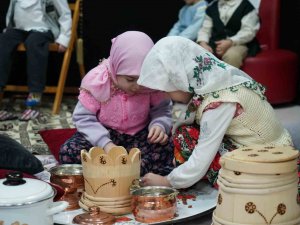 Yaşlılar İçin Teknolojinin Olmadığı Zamanlara Gittiler