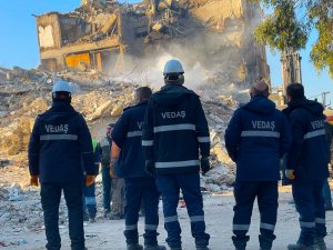 Vedaş Ekipleri, Deprem Bölgesindeki Yaraları Sarıyor