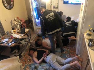 İ̇zmir Polisinden Suç Örgütüne "Akbaba Operasyonu"