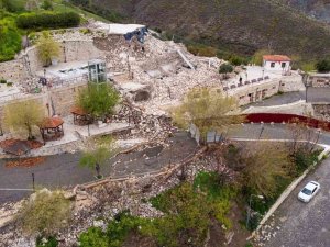Hatay’ı Vuran Depremde Bayezid-i Bistami Türbesi De Büyük Zarar Gördü