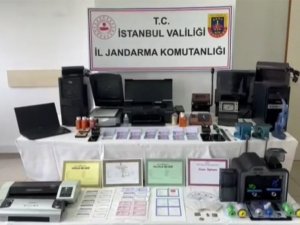 İ̇stanbul’da Sahte Kimlik Ve Sürücü Belgesi Düzenleyen 2 Kişi Yakalandı