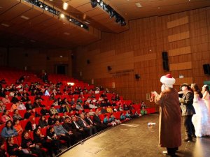 Depremzede Çocuklara Tiyatro Gösterisi