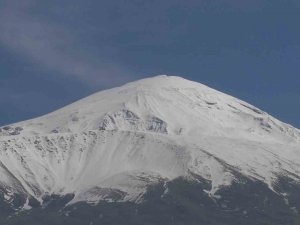 Mart Ayında Ağrı Dağı’na Kar Yağdı