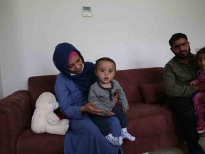 Depremzede Aile 50 Gün Sonra Bebeklerine Kavuştu