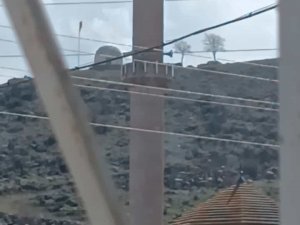Tomarza’da Aşırı Rüzgar Cami Şerefesini Düşürdü