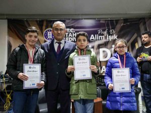 Kütahya Belediyesi, En Çok Kitap Okuyan Öğrencileri Ödüllendirdi