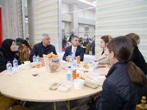 Başkan Şimşek Kültür Merkezindeki İftar Sofralarıyla Gölbaşılılarla Bir Arada