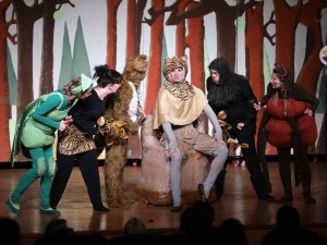 Çocuklar "La Fonten Orman Mahkemesinde" Oyunu İle Güldü