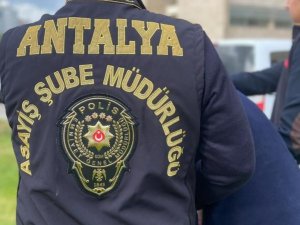 Antalya’da 145 Yıl Hapis Cezasıyla Aranan Şahıs, Dağ Evinde Saklanırken Yakalandı