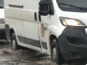 Ankara’da Sağanak Yağış Hayatı Olumsuz Etkiledi