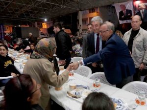 Ramazan’ın Bereketi Seyhan’da Kurulan İftar Sofralarında Paylaşılıyor