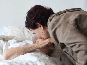 Fatma Girik’in Annesi 99 Yaşında Vefat Etti
