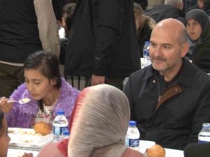 Bakan Soylu, İftarını Depremzedelerle Birlikte Yaptı