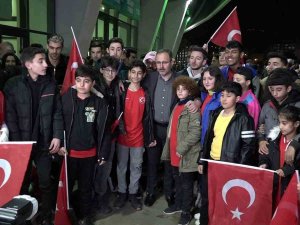 Depremzede Çocuklardan Milli Takıma Destek