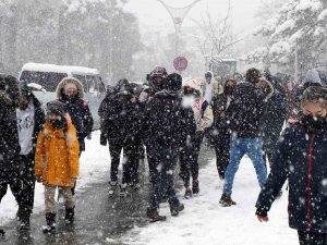 Meteorolojiden Kar Yağışı Ve Fırtına Uyarısı