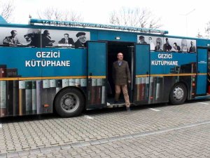 Depremzede Çocuklar Gezici Kütüphane İle Buluştu