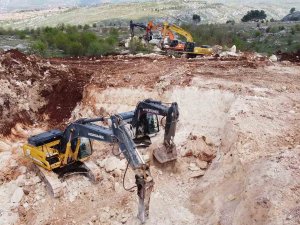 25 Bin Kalıcı Konutun Yapılacağı Karadağ’da İş Makineleri Çalışmaya Başladı