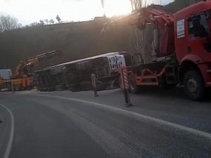 Siirt’te Tır Devrildi:1 Yaralı