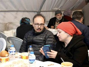 Vali Kızılkaya Orucunu İftar Çadırında Depremzede Vatandaşlarla Açtı