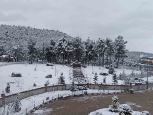 Uşak’ta Mart Sonu Yağan Kar Kenti Beyaza Bürüdü