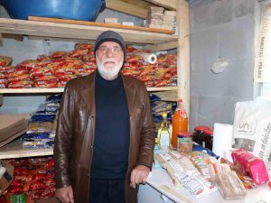 Paranın Geçerli Olmadığı Bakkalda, İhtiyacı Olan Poşetini Doldurup Gidiyor