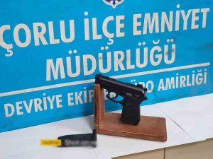 Silah Sesine Giden Polis, Bir Şahsın Üzerinde Kurusıkı Yakaladı