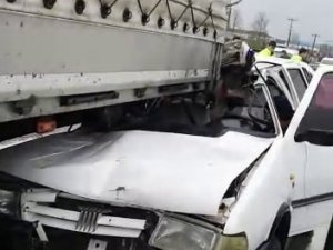 D-100’de Otomobil Tıra Ok Gibi Saplandı: 1 Yaralı