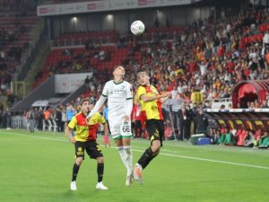 Göztepe, Beşli Savunmasıyla Ligin Zirvesinde