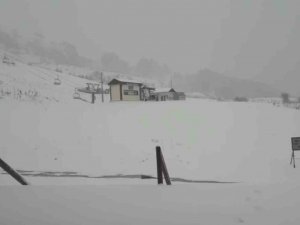 Keltepe Kayak Merkezinde Kar Yağışı Etkili Oluyor