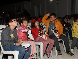 Konteyner Kentte Yaşayan Çocukların Çizgi Film Heyecanı